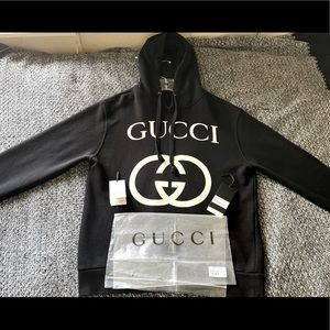 Gucci hoodie 🔥Authentic Made In Italy🔥 Size medium , Only worn To 3 Times